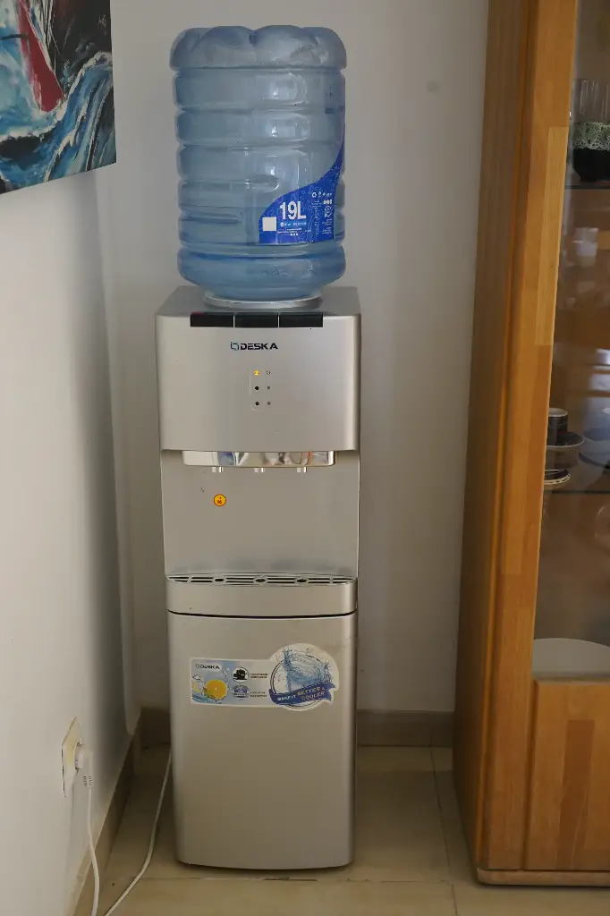 Distributeur d'eau Deska avec compartiment réfrigérant