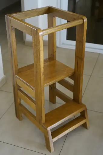 Height-adjustable kitchen helper for children