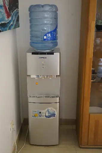 Distributeur d'eau Deska avec compartiment réfrigérant