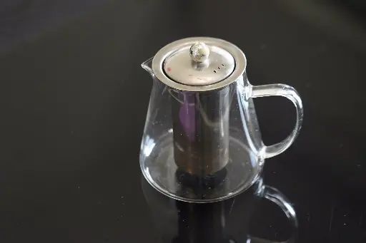 Théière avec infuseur
