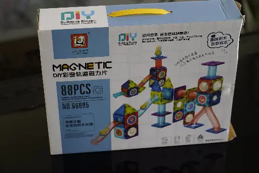 マグネットタイル玉の道