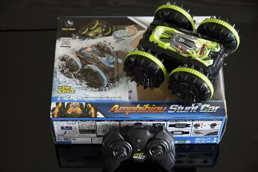 Remote-Controlled Car "Amphiou Stunt Car"